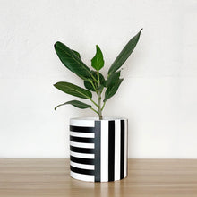 Indoor and outdoor modern planters for aesthetic home plant decor. Decorate your front porch, pool patio or leave indoors for a boho look.