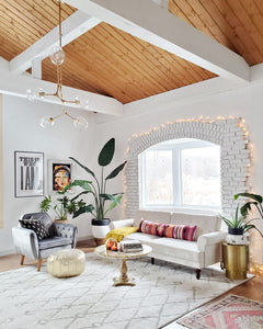 OPEN CONCEPT LIVING AREA WITH VAULTED CEILINGS